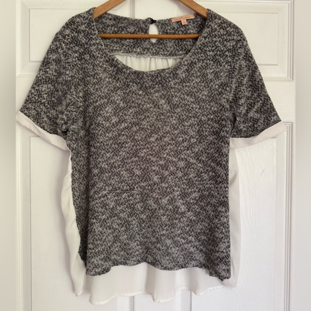 Gibson Latimer Black & White Textured High-Low Short Sleeve Top – Size M